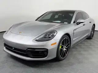2023 Porsche Panamera 4S E-Hybrid's photo