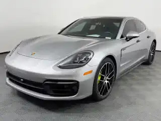 2023 Porsche Panamera 4S E-Hybrid's photo