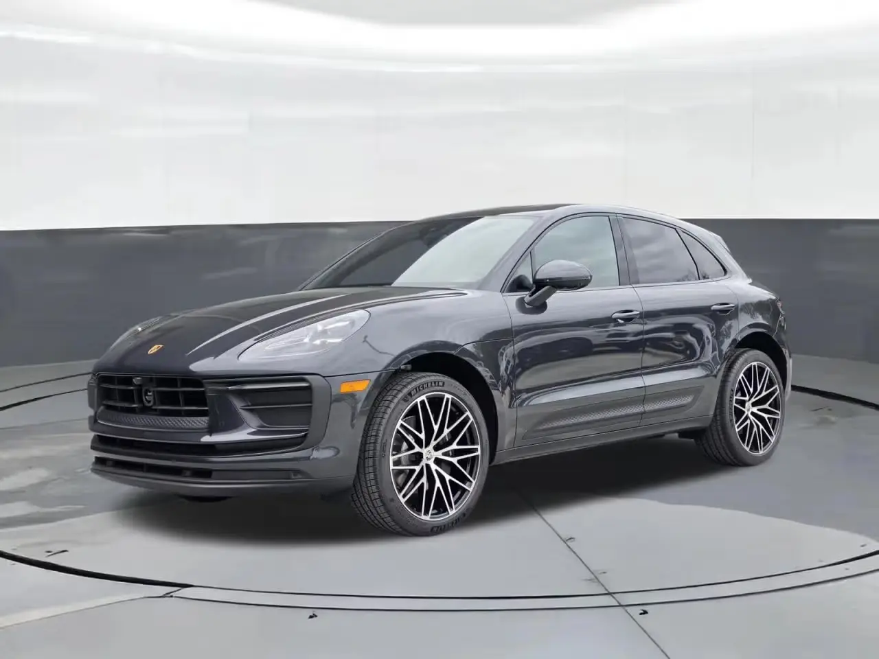 2026 Porsche Macan Base photo 4