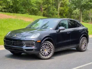 2023 Porsche Cayenne Platinum Edition photo 5
