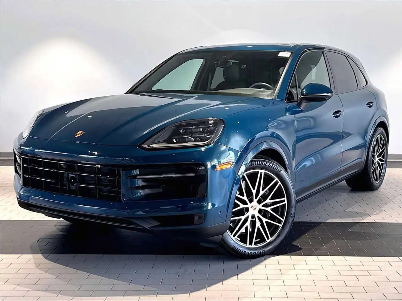 2026 Porsche Cayenne Base photo 4