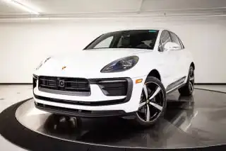 2026 Porsche Macan Base's photo