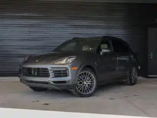 2023 Porsche Cayenne Platinum Edition's photo