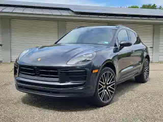2026 Porsche Macan Base's photo