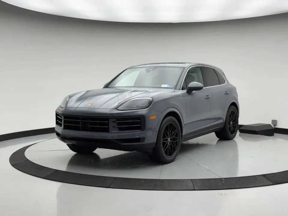 2024 Porsche Cayenne Base photo 3