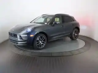 2026 Porsche Macan Base's photo