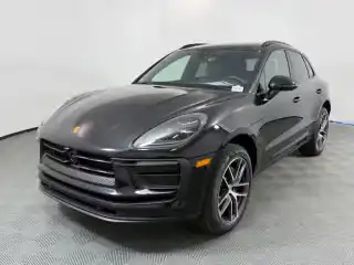 2026 Porsche Macan Base's photo