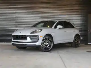2025 Porsche Macan Base's photo