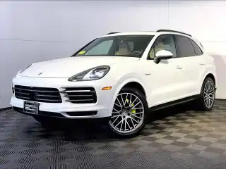 2023 Porsche Cayenne Platinum Edition E-Hybrid's photo