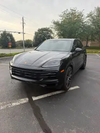 2025 Porsche Cayenne S photo 1
