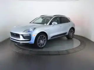 2026 Porsche Macan Base's photo