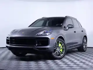 2023 Porsche Cayenne Turbo S E-Hybrid's photo