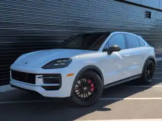 2025 Porsche Cayenne GTS's photo