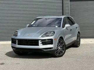 2026 Porsche Cayenne Base photo 5