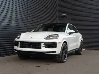 2026 Porsche Cayenne Base photo 5