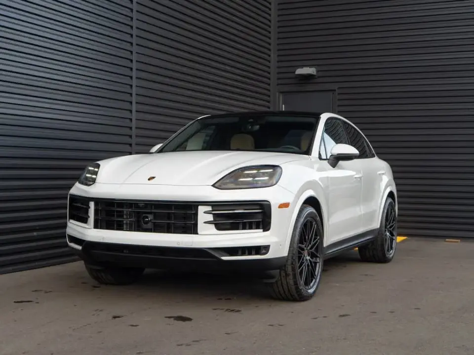 2026 Porsche Cayenne Base photo 3