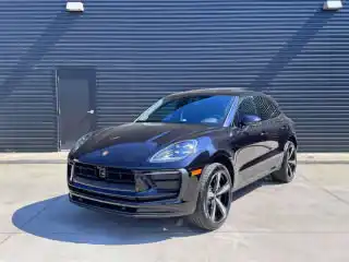 2025 Porsche Macan Base's photo