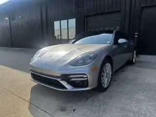 2023 Porsche Panamera Turbo S's photo