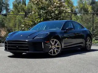 2026 Porsche Panamera 4 E-Hybrid's photo