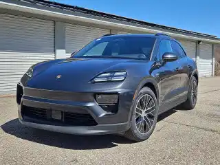 2026 Porsche Macan Macan 4 Electric's photo