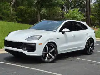 2026 Porsche Cayenne Turbo E-Hybrid's photo
