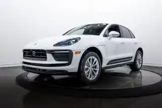 2026 Porsche Macan Base's photo