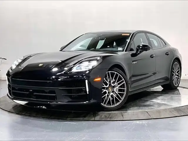 2025 Porsche Panamera 4 E-Hybrid photo 3