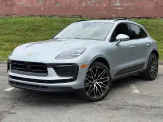2024 Porsche Macan Base's photo