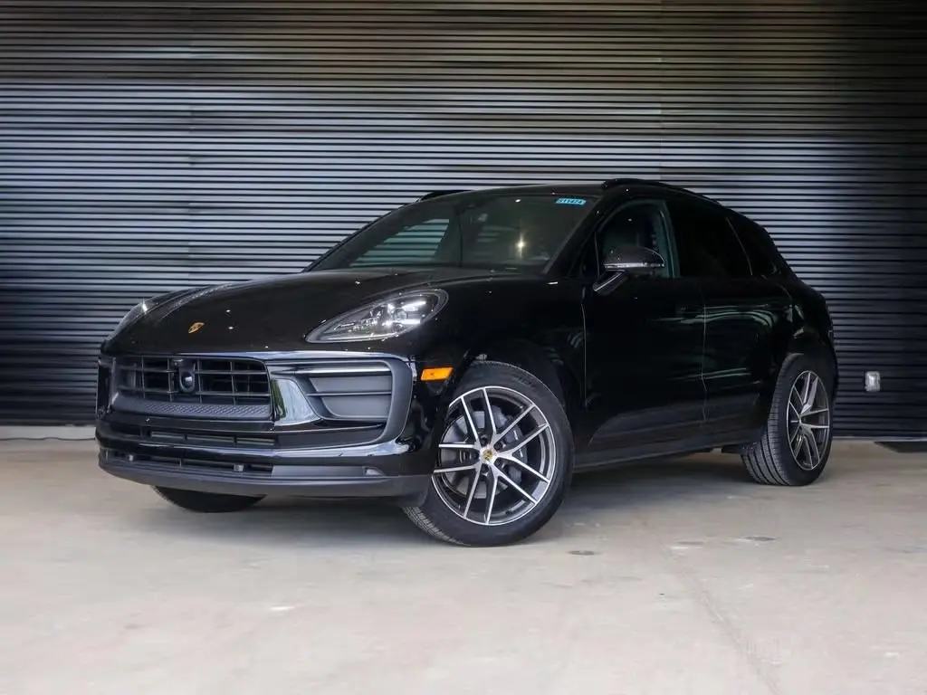2026 Porsche Macan Base photo 4