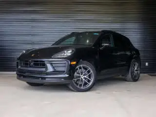 2026 Porsche Macan Base photo 1