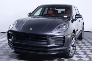 2026 Porsche Macan Base's photo