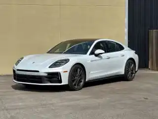 2025 Porsche Panamera 4's photo