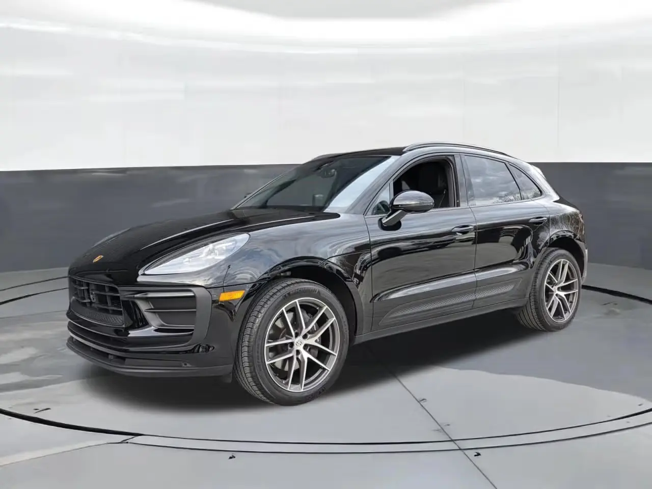 2025 Porsche Macan Base photo 4