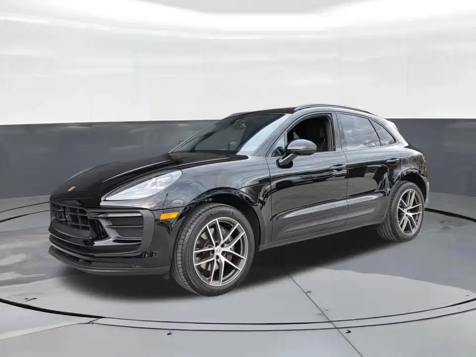 2025 Porsche Macan Base photo 3