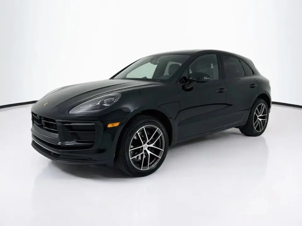 2025 Porsche Macan Base photo 3