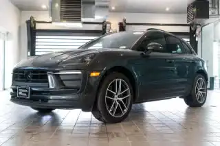 2025 Porsche Macan Base's photo