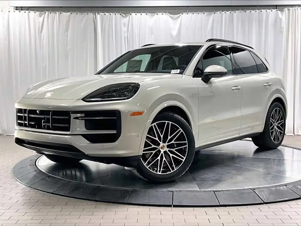 2026 Porsche Cayenne Base photo 3