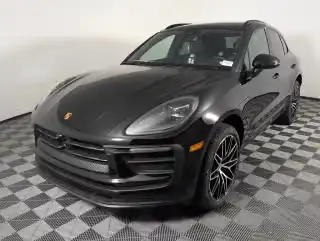 2026 Porsche Macan Base's photo