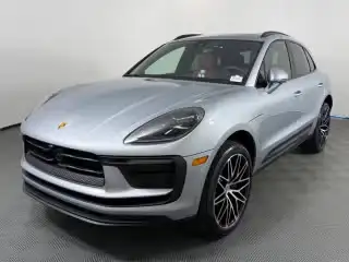 2026 Porsche Macan Base's photo