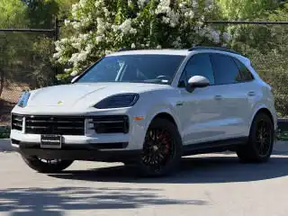 2026 Porsche Cayenne S E-Hybrid's photo