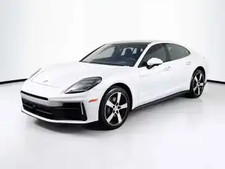 2025 Porsche Panamera 4's photo