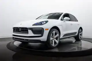 2026 Porsche Macan Base's photo