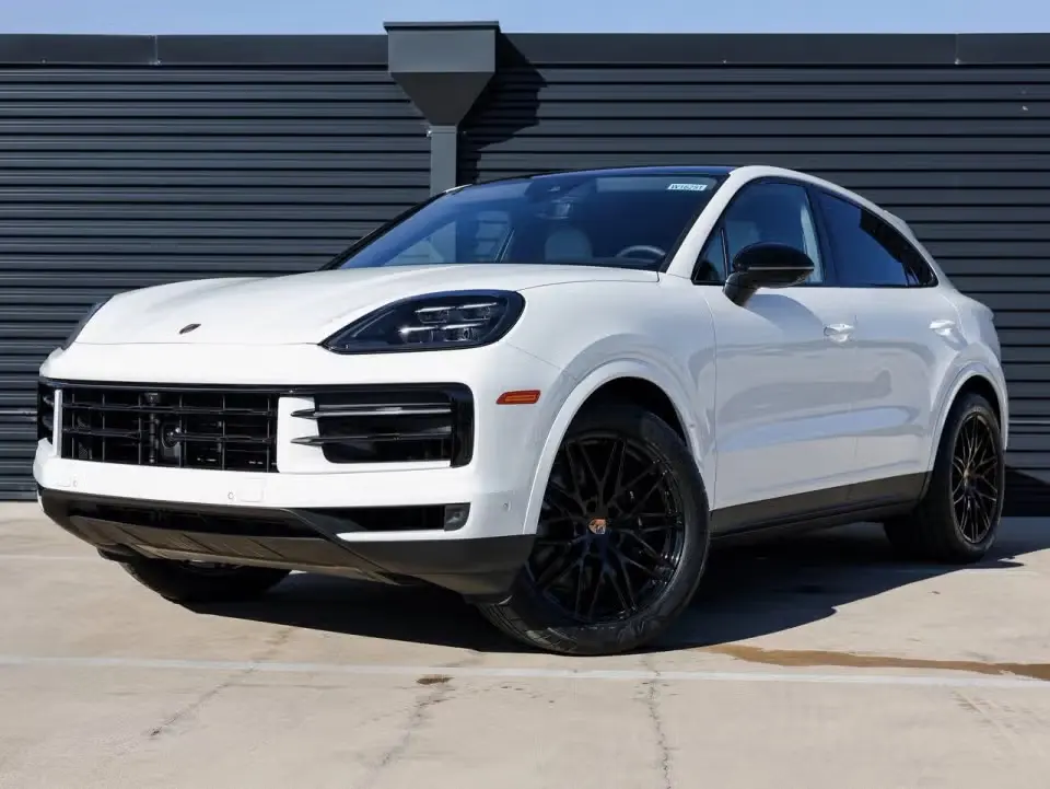 2026 Porsche Cayenne Base photo 3