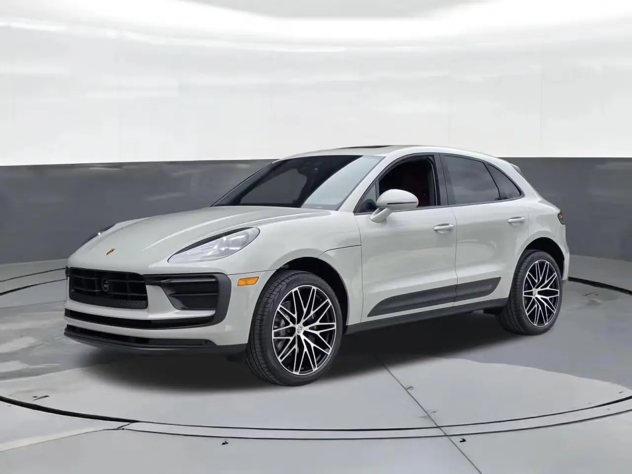 2026 Porsche Macan Base photo 4