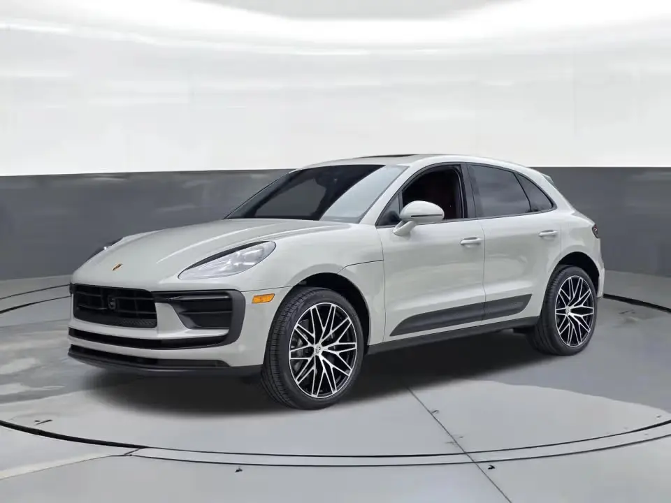 2026 Porsche Macan Base photo 3