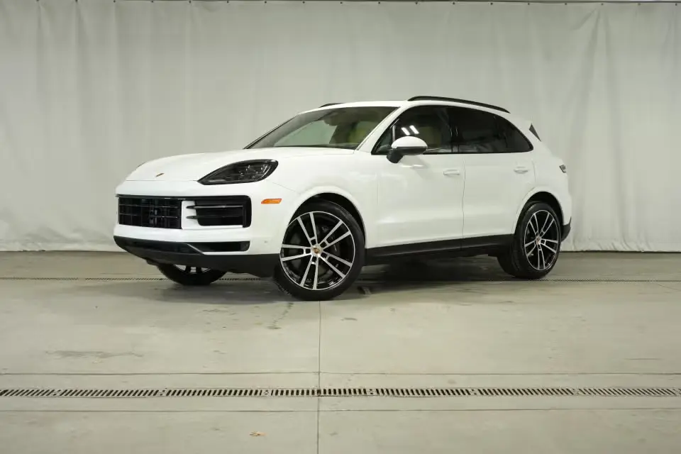 2026 Porsche Cayenne Base photo 3