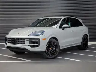 2026 Porsche Cayenne Base photo 5