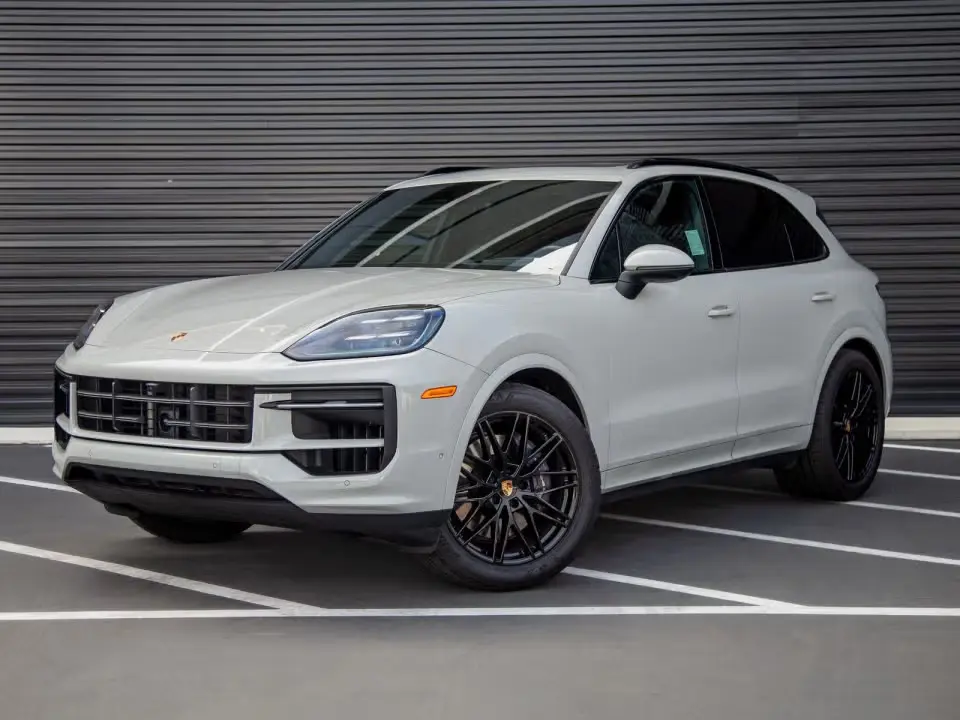 2026 Porsche Cayenne Base photo 3
