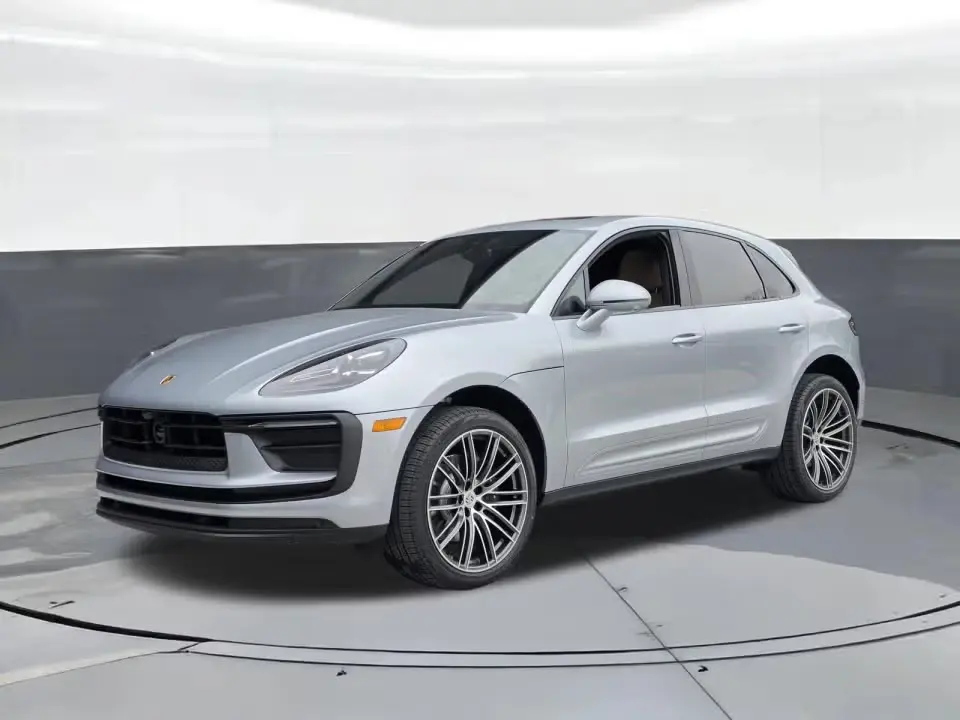 2026 Porsche Macan Base photo 3