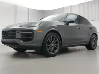 2026 Porsche Cayenne Base photo 5